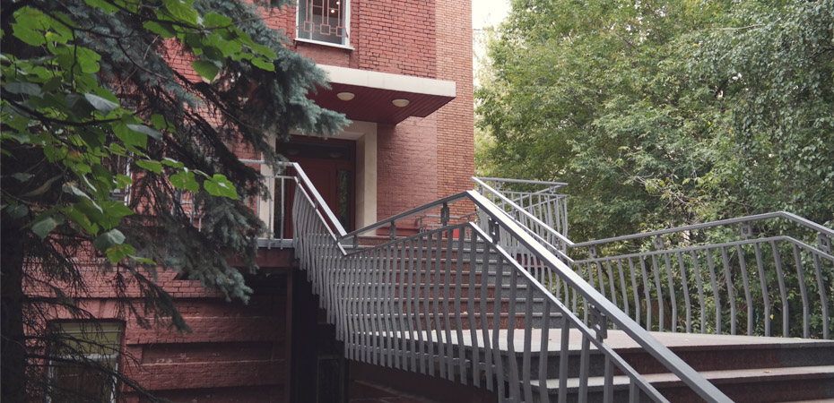 Вход в главный офис ООО «Национальный Экспертный Центр» Вход в главный офис ООО «Национальный Экспертный Центр»